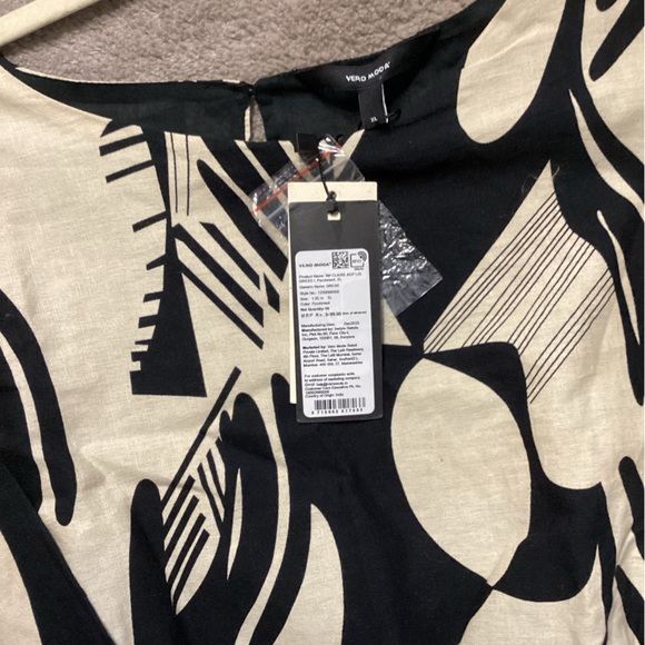 Dress - Picture 6 of 6